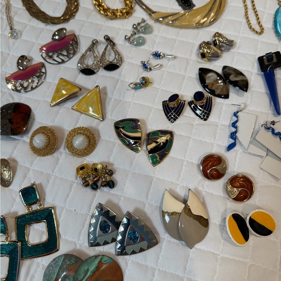 Lot Of 128 VINTAGE TO NOW JEWELRY w/ Marked Pieces Necklaces Earrings,etc HUGE - Picture 10 of 12